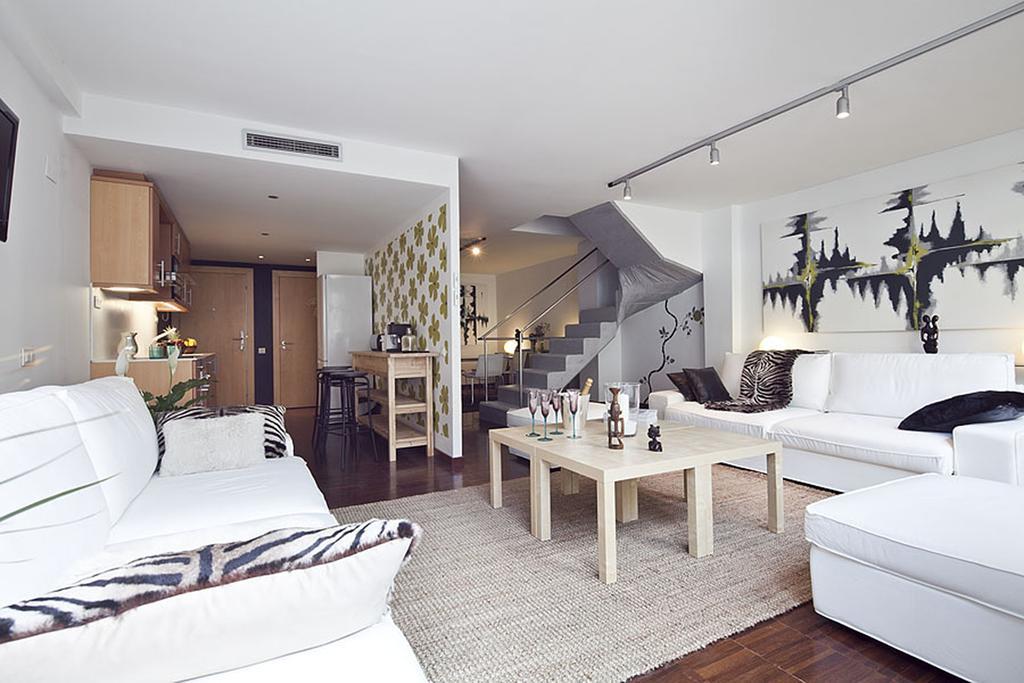 Apartment Barcelona Rentals - Private Pool And Garden Center Extérieur photo